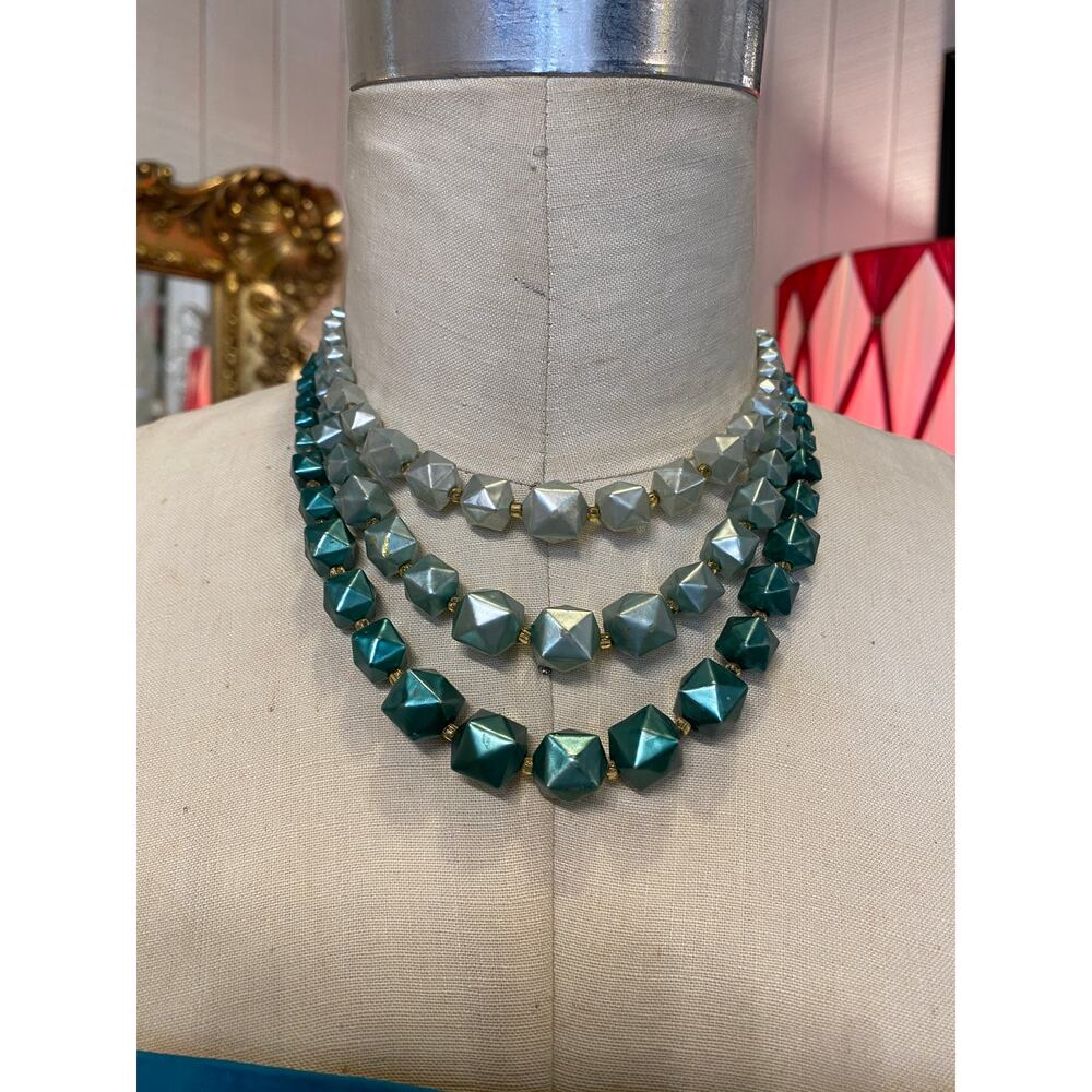 vintage 1950s ombre green beaded necklace pearlescent multi strand rockabilly